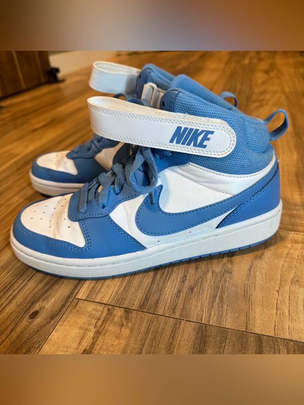 NIKE Court Borough Mid 2 White/Blue Beyond Sneakers Size 5Y or W6.5 CD7782-123